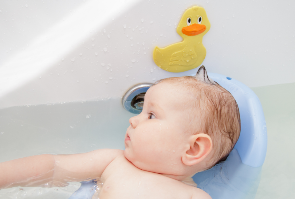 O banho faz parte da higiene do bebê